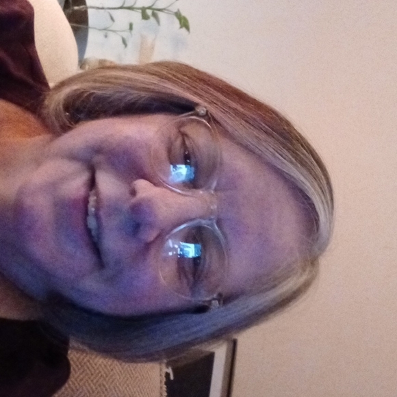 Meet your Posher, Cathy - Picture 1 of 1